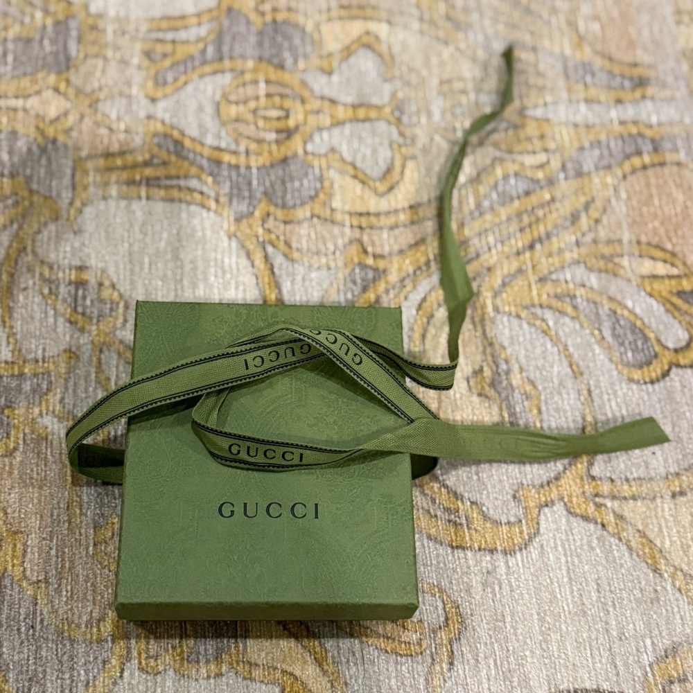 Gucci Gift Box Set with Pouch and Ribbon - Picture 10 of 11